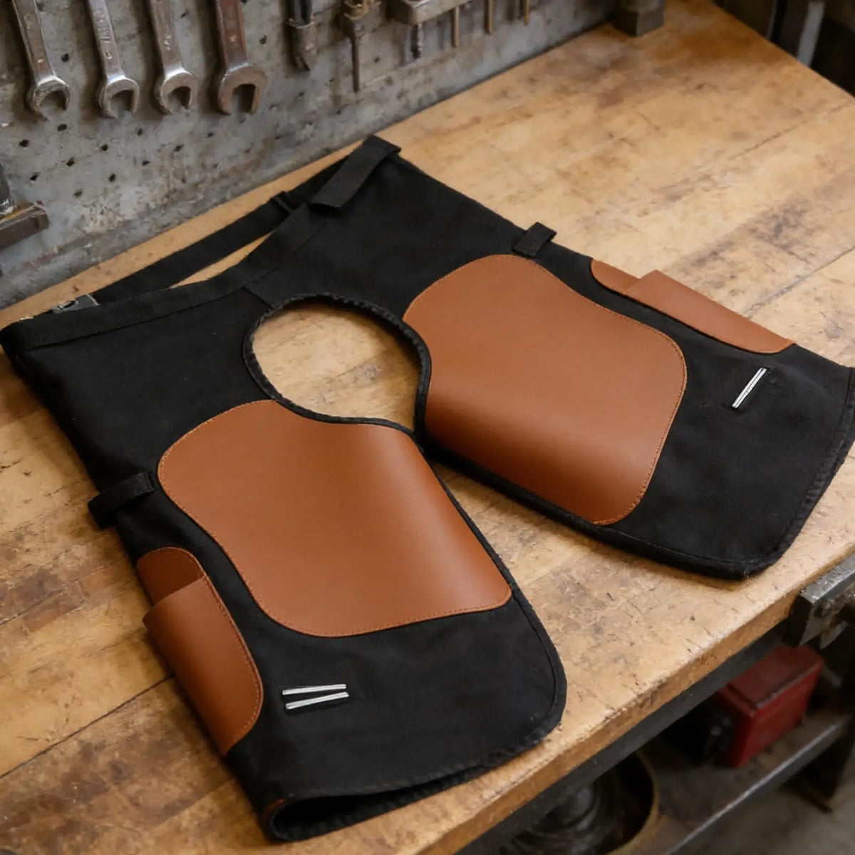 Farrier Apron with Side Pockets – Adjustable Horse Hoof Trimming & Horseshoe Repair Apron Chaps